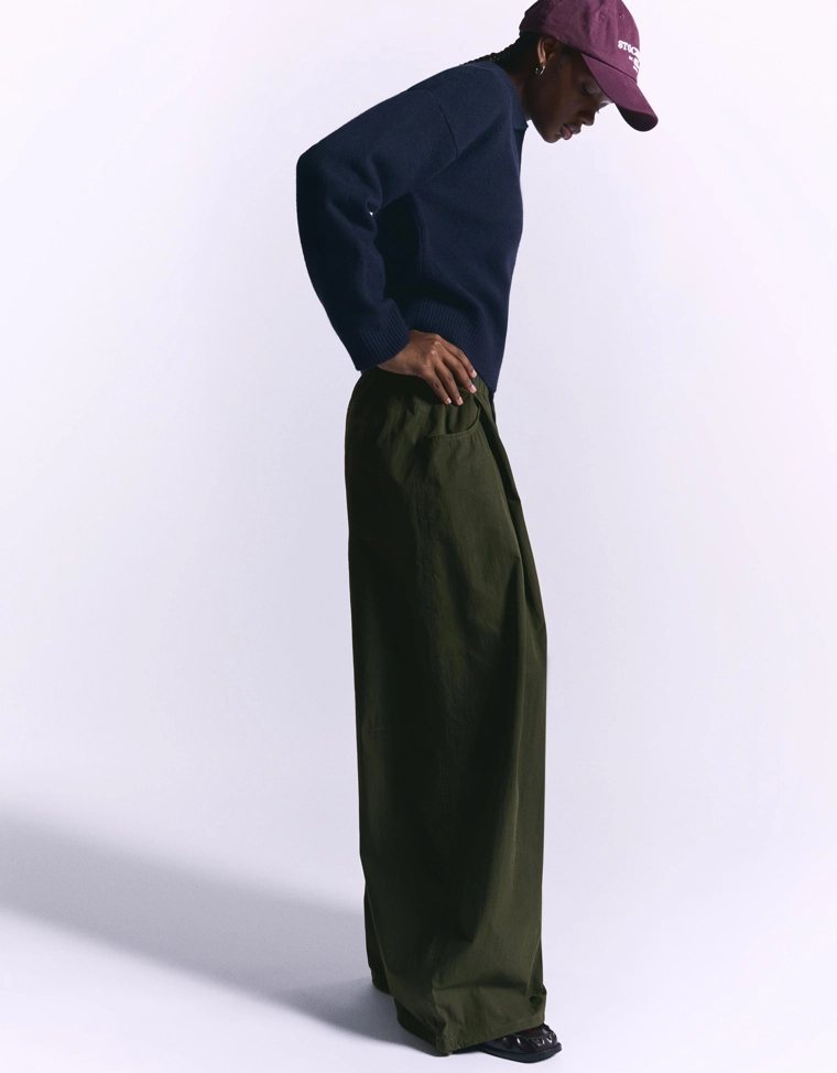 Брюки-бананы из высокотехнологичного материала