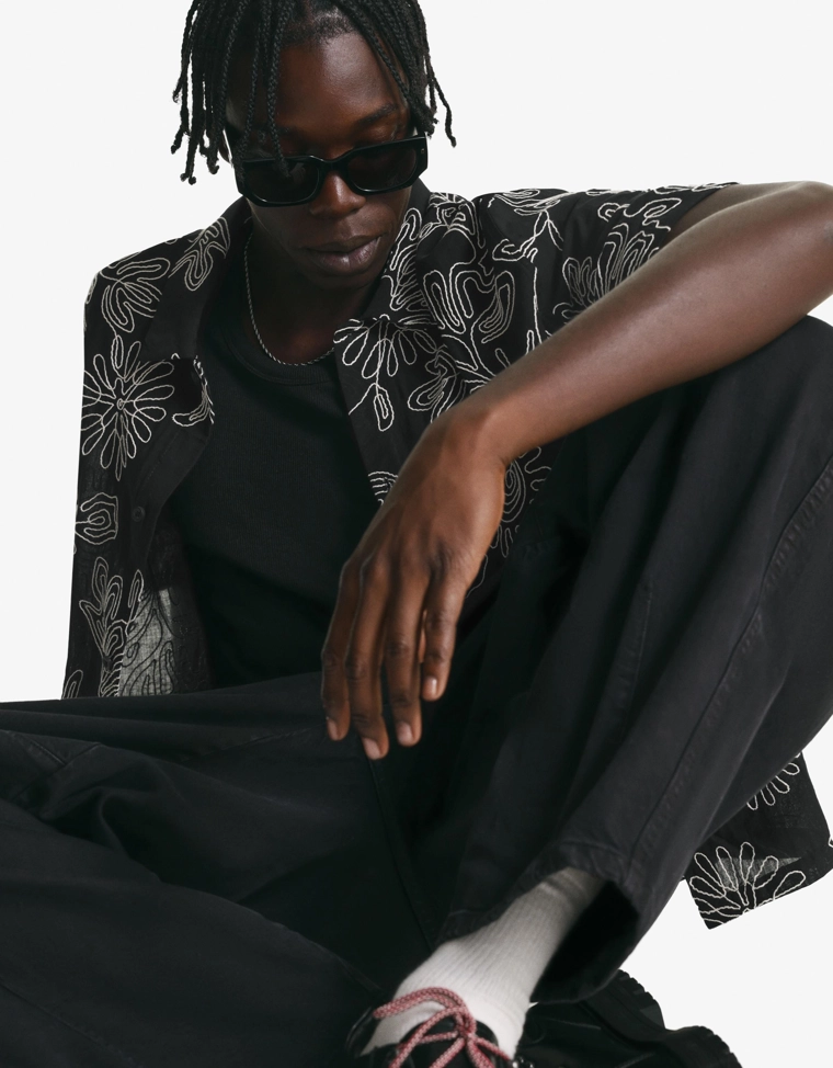 Рубашка с короткими рукавами и вышивкой