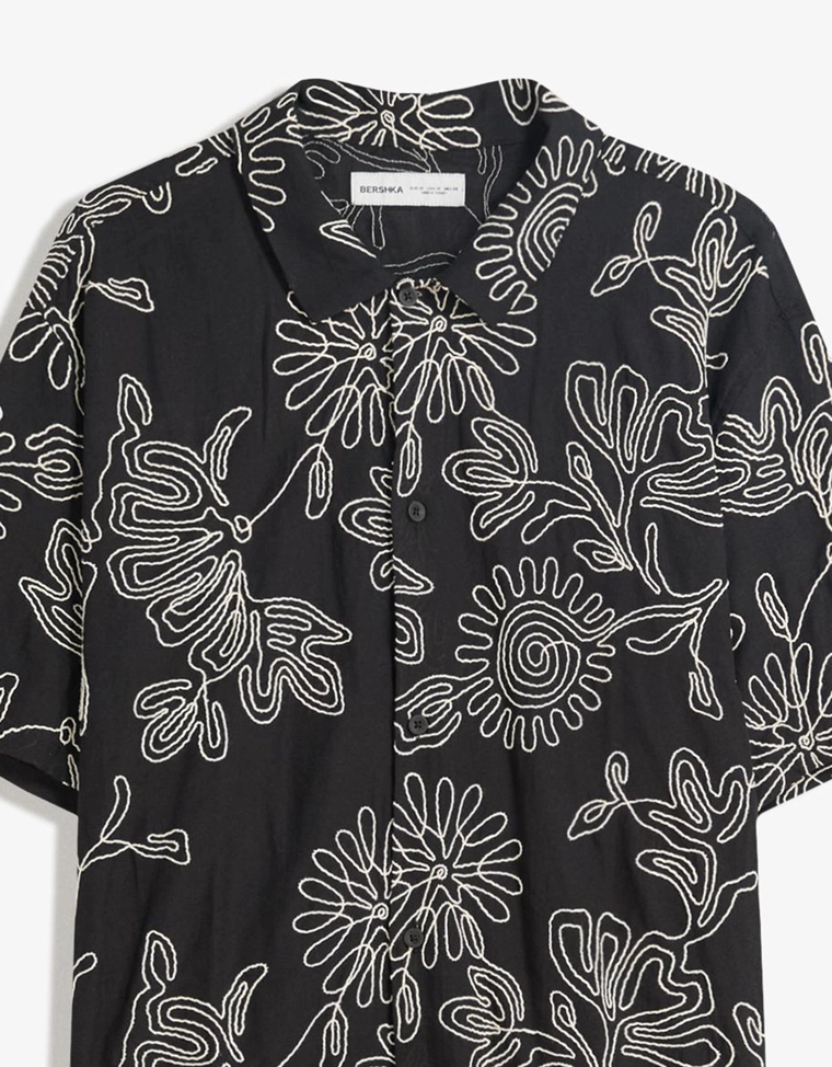 Рубашка с короткими рукавами и вышивкой