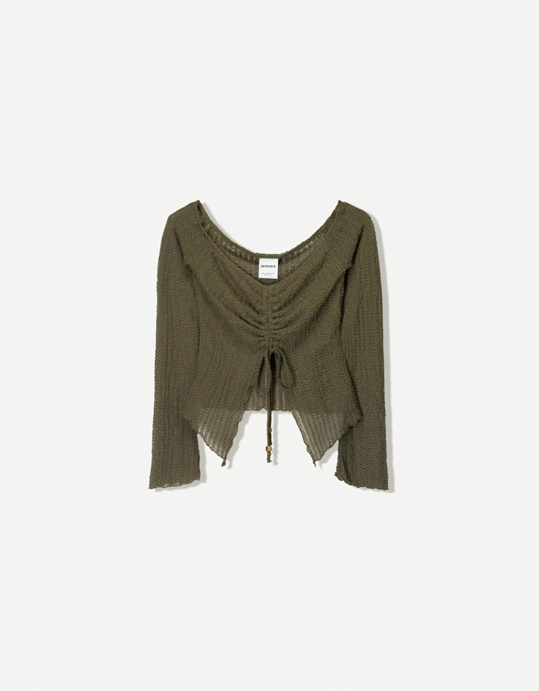 Свитер в стиле рустик со сборкой