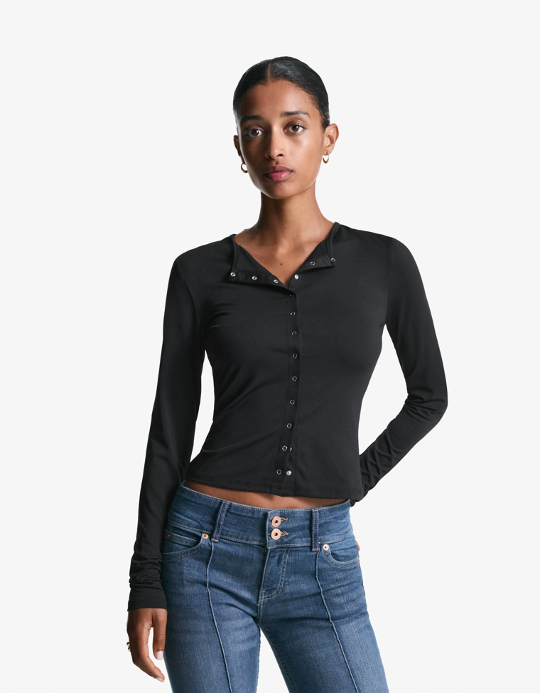 Футболка с длинными рукавами и пуговицами