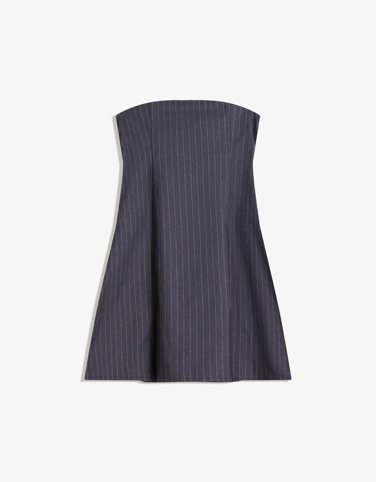 Мини-платье с лифом-бандо и поясом