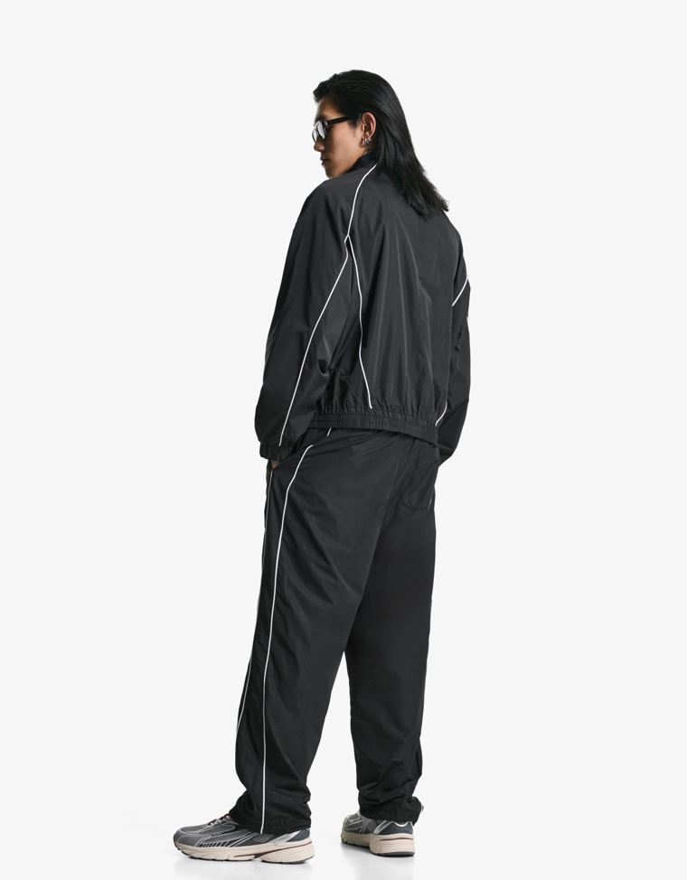 Куртка в спортивном стиле из высокотехнологичной ткани