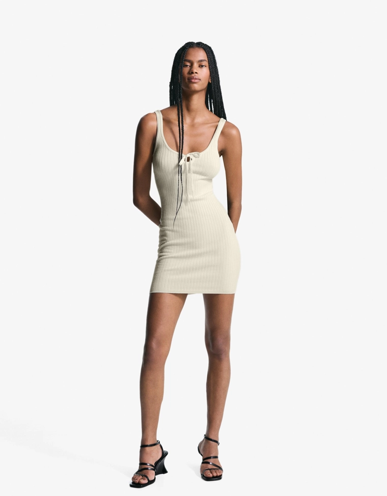 Мини-платье на бретелях с завязками