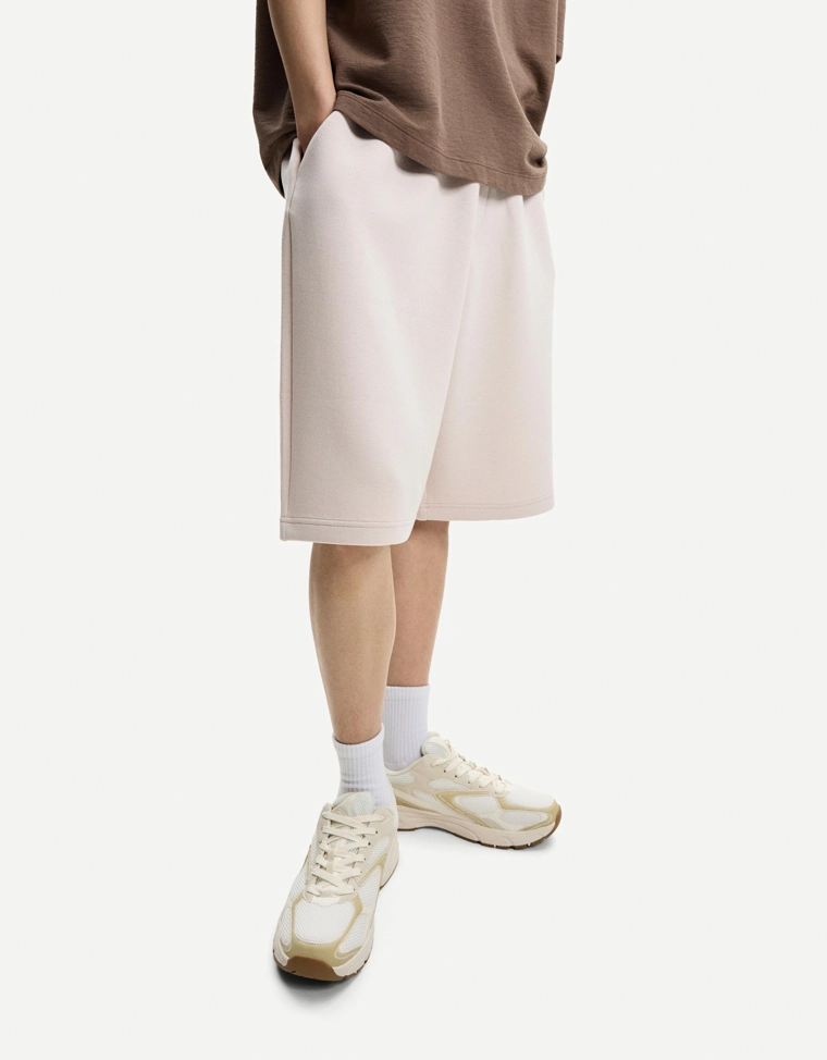 Шорты оверсайз из плотной синтетической ткани