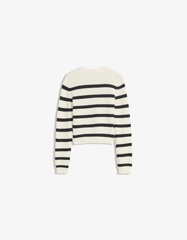 Свитер с круглым вырезом