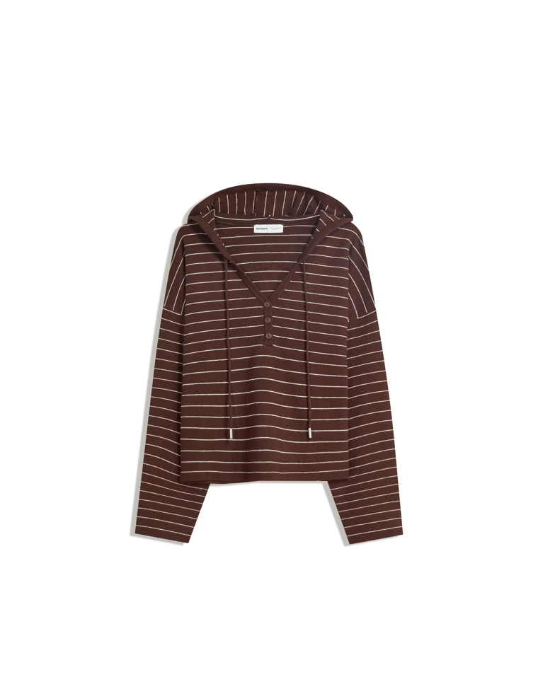 Свитер с капюшоном