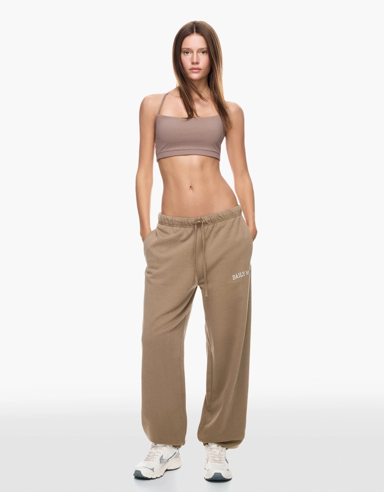 Джоггеры из мягкой ткани с вышивкой