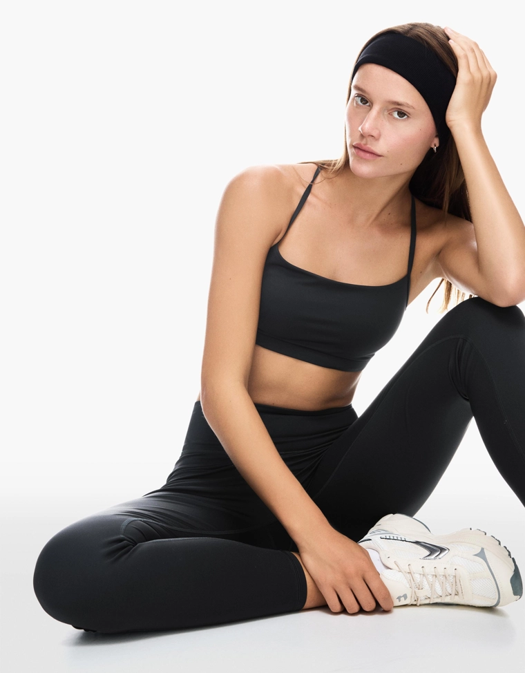 Топ из быстросохнущей дышащей ткани на бретелях