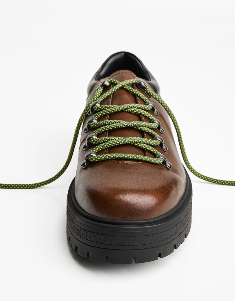 Полуботинки с металлическими деталями