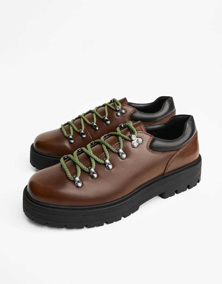 Полуботинки с металлическими деталями