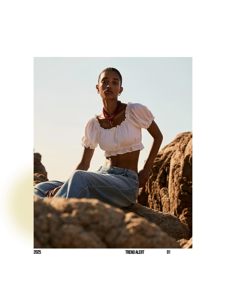 Укороченная блуза с короткими рукавами