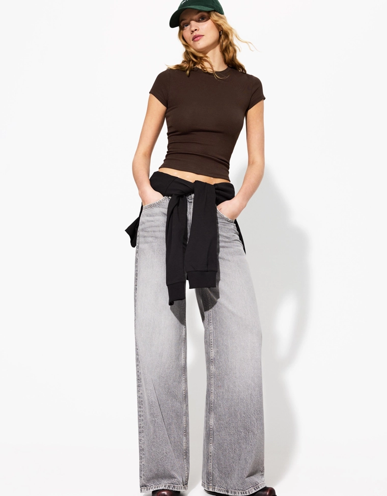 Футболка с круглым вырезом