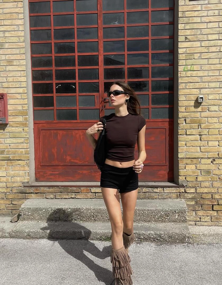 Футболка с круглым вырезом