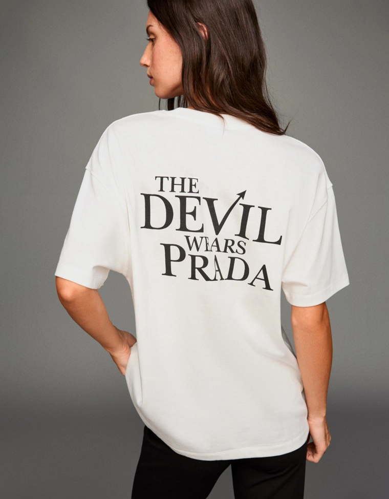 Футболка «Дьявол носит Prada» с короткими рукавами и принтом