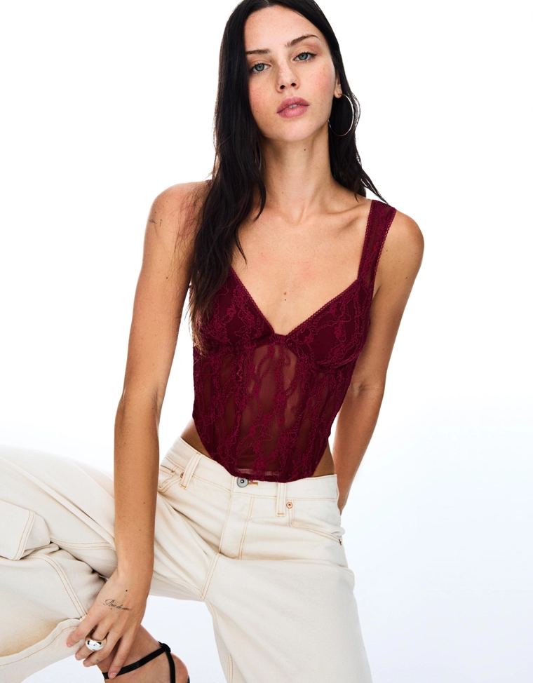 Топ с кружевом на бретелях