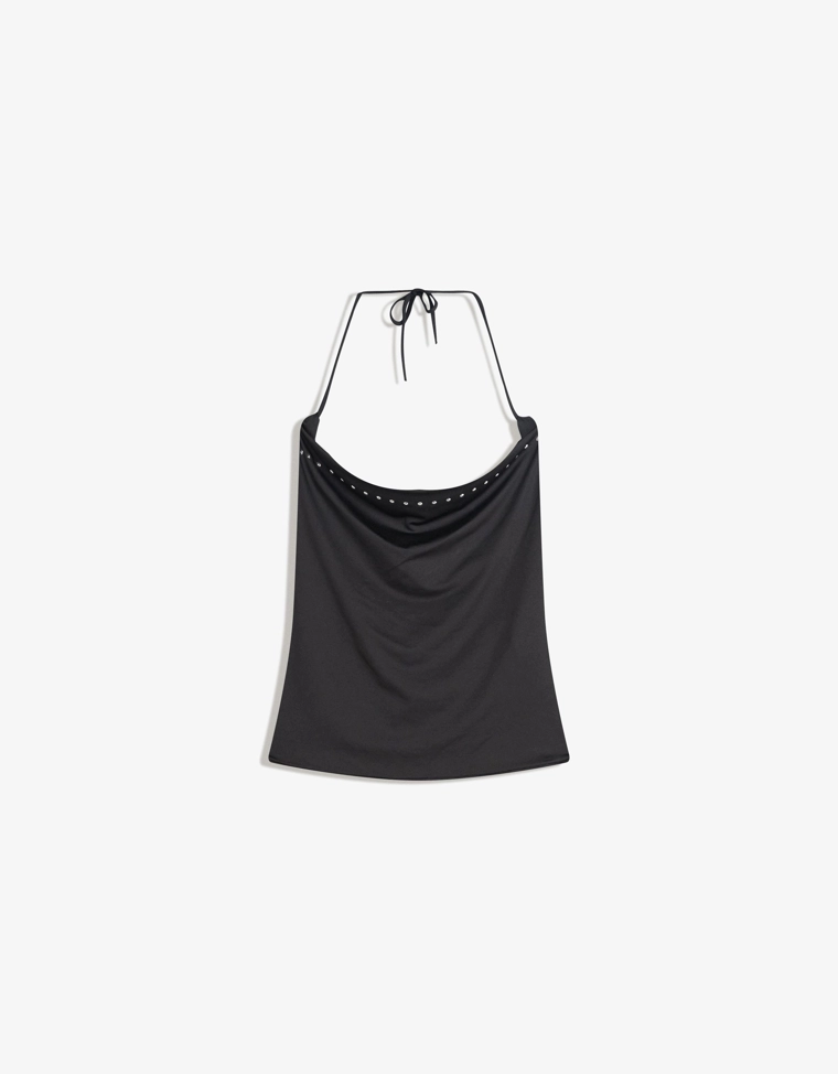 Топ со сборкой и декоративными заклепками