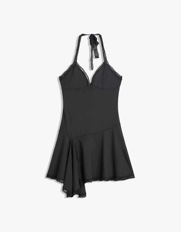 Мини-платье на бретелях с кружевом