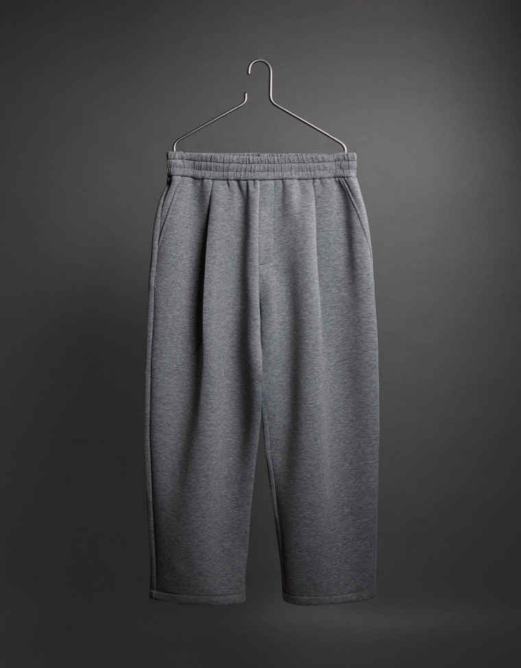 Брюки из высокотехнологичной ткани с защипами