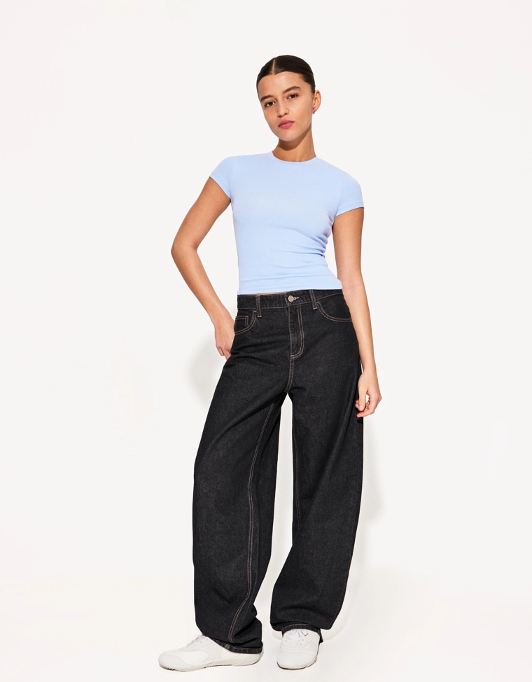 Футболка с круглым вырезом