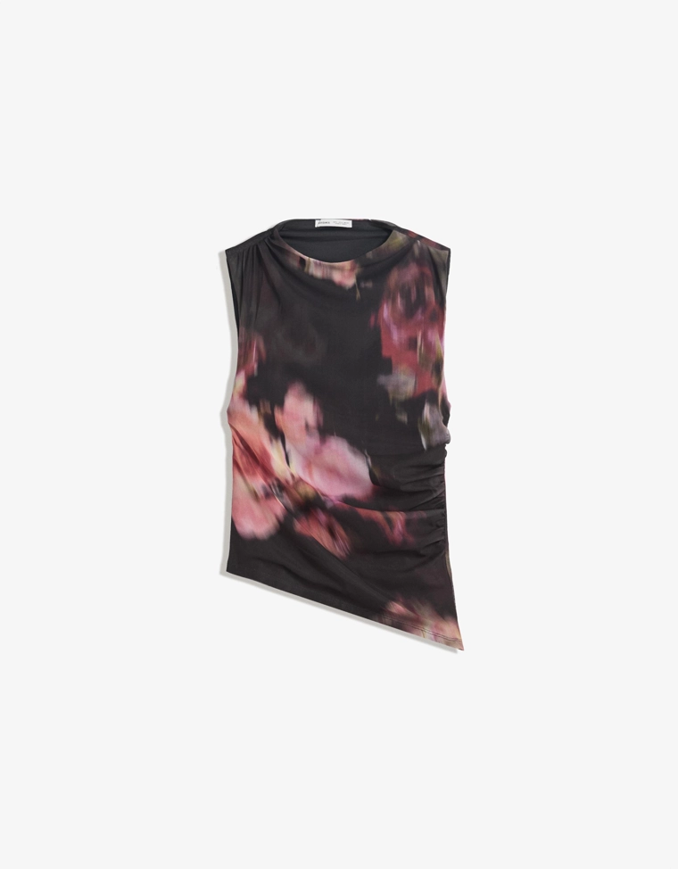 Топ асимметричного кроя из сетки