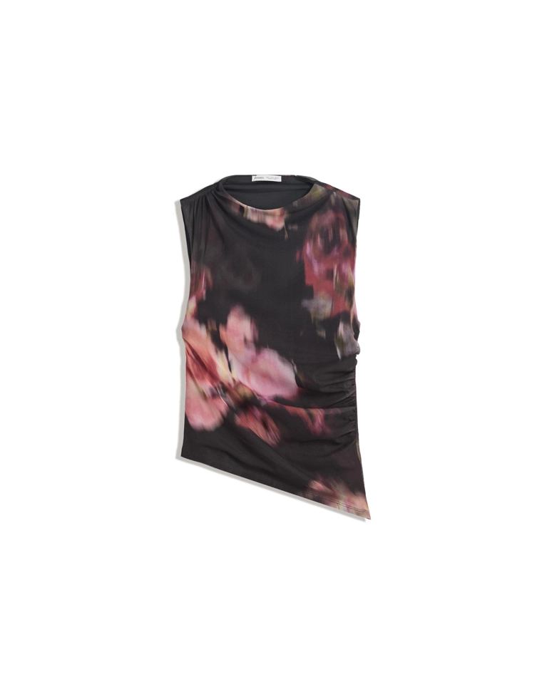 Топ асимметричного кроя из сетки