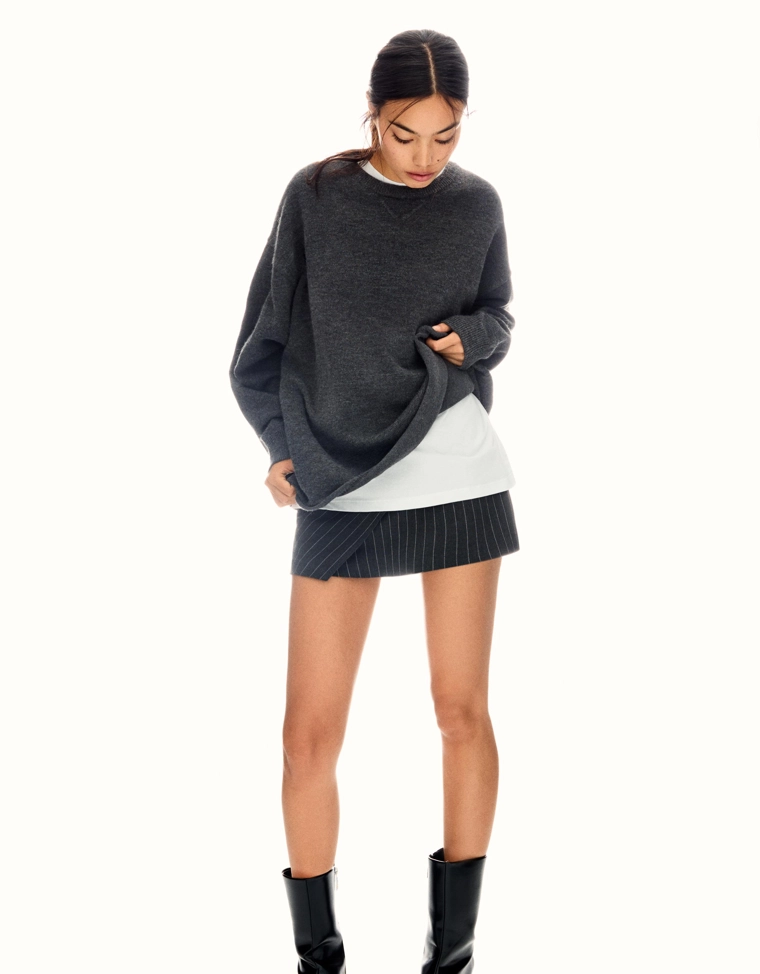 Свитер с круглым вырезом