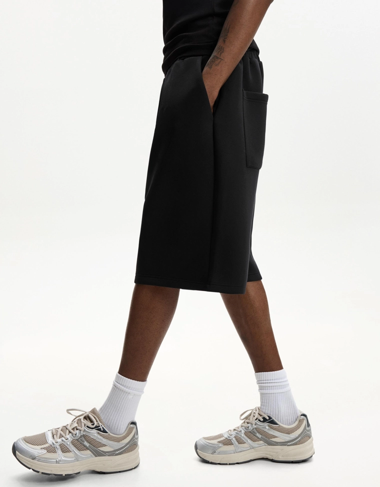 Шорты оверсайз из плотной синтетической ткани