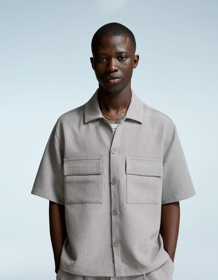 Рубашка классического кроя с короткими рукавами