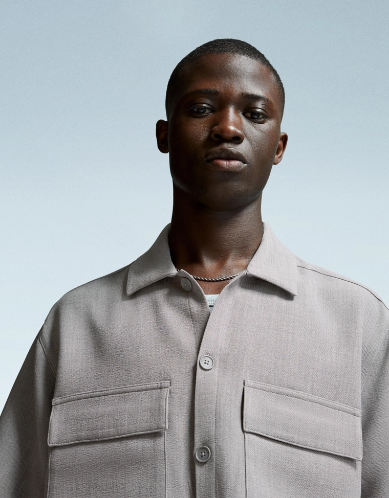 Рубашка классического кроя с короткими рукавами