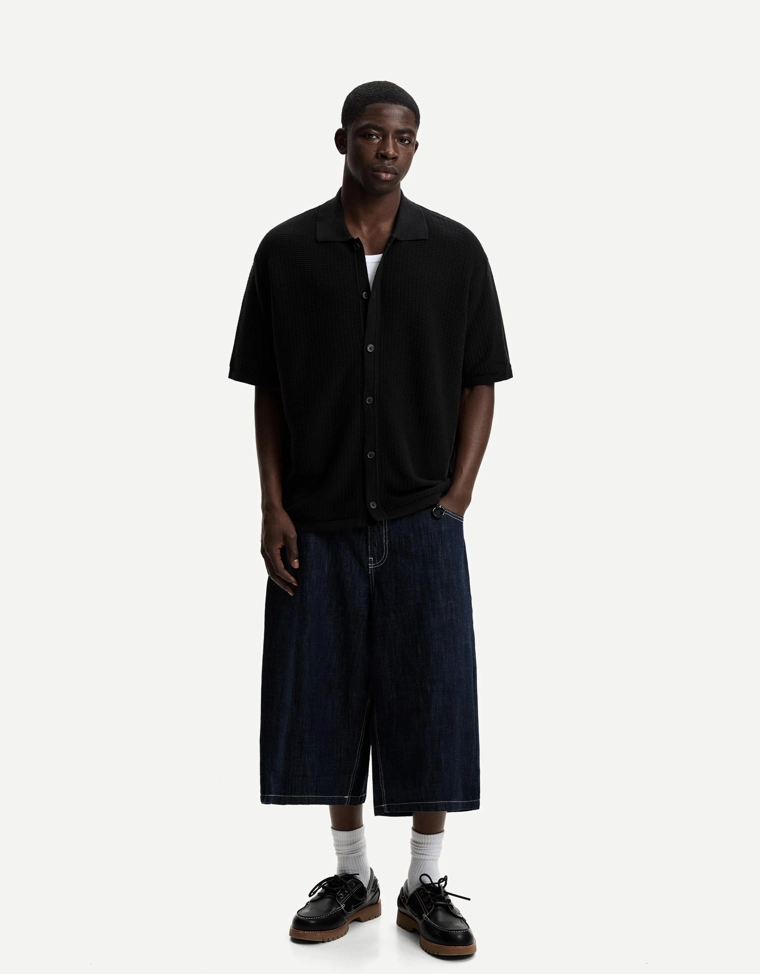 Рубашка из рельефной ткани с короткими рукавами