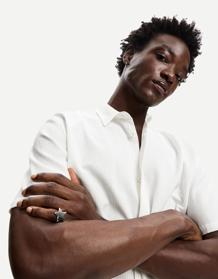 Рубашка из плиссированной ткани с короткими рукавами