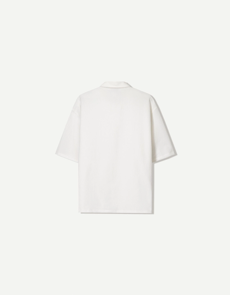 Рубашка из плиссированной ткани с короткими рукавами