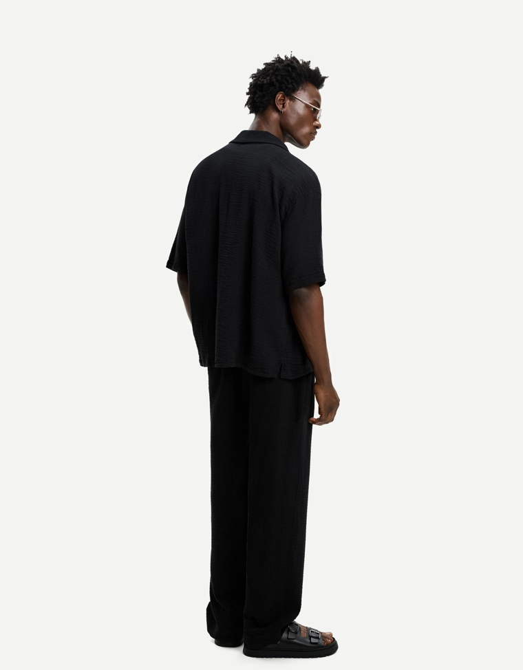 Рубашка из рельефной ткани с короткими рукавами