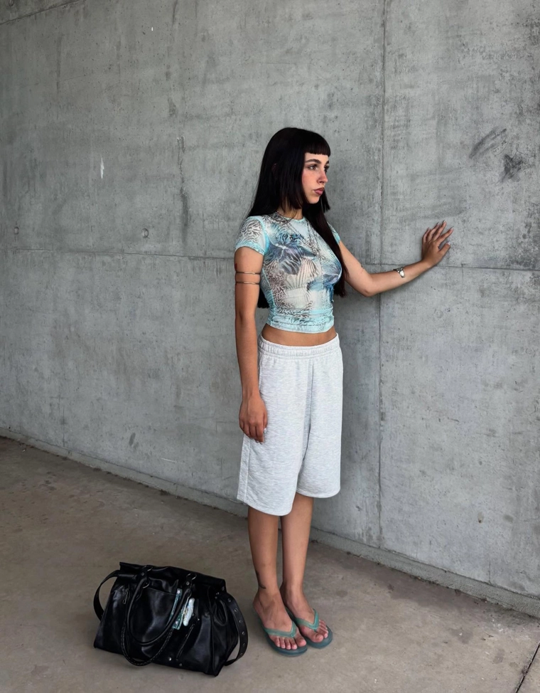 Шорты из мягкой ткани с вышивкой