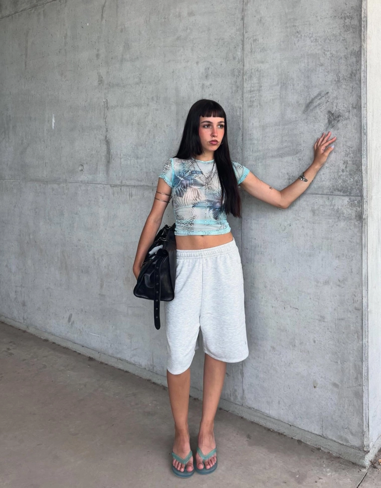 Шорты из мягкой ткани с вышивкой