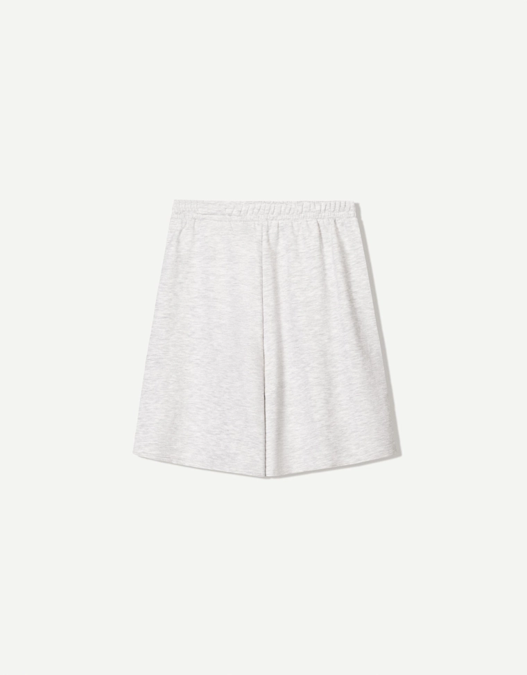 Шорты из мягкой ткани с вышивкой