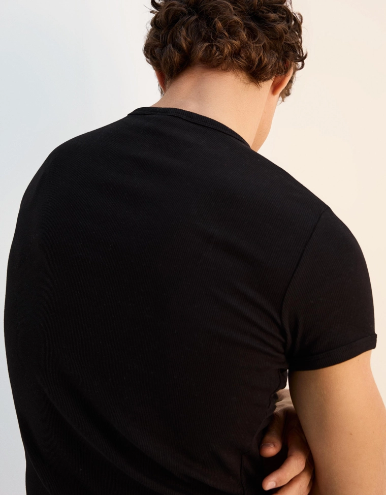 Футболка из трикотажа в рубчик