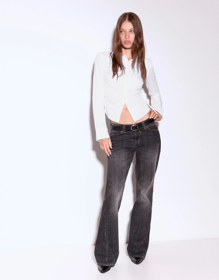 Рубашка приталенного кроя со сборкой сбоку