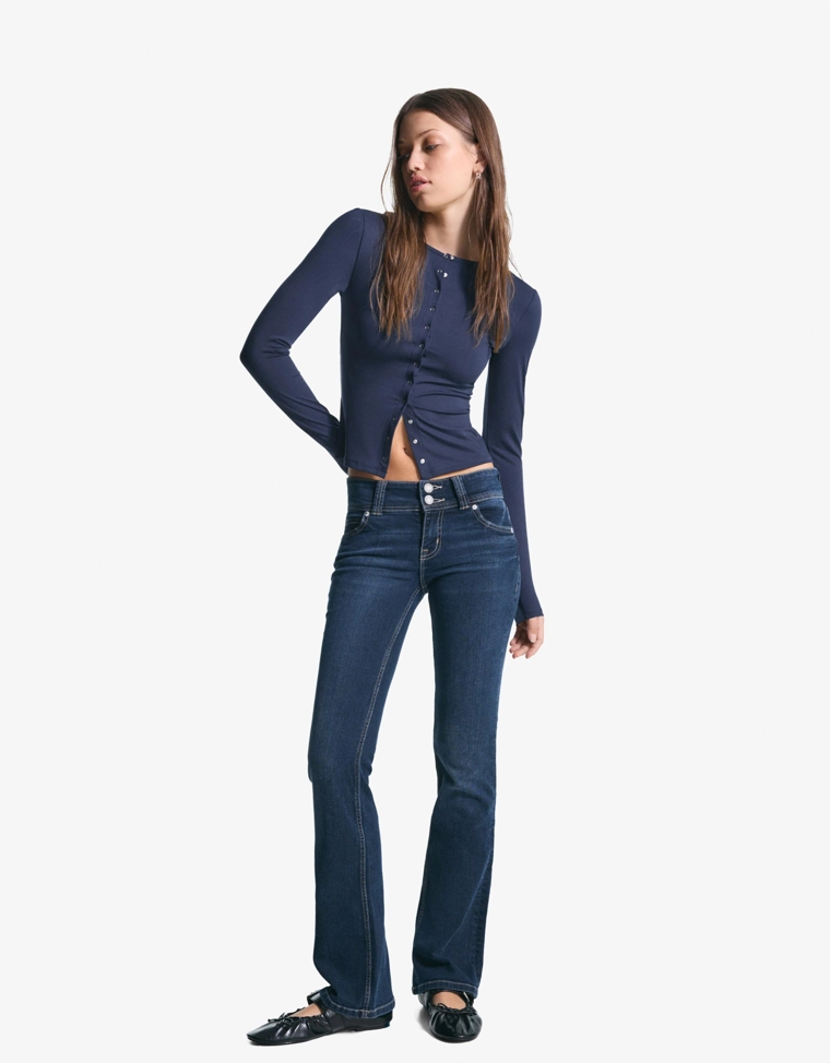 Футболка с длинными рукавами и пуговицами