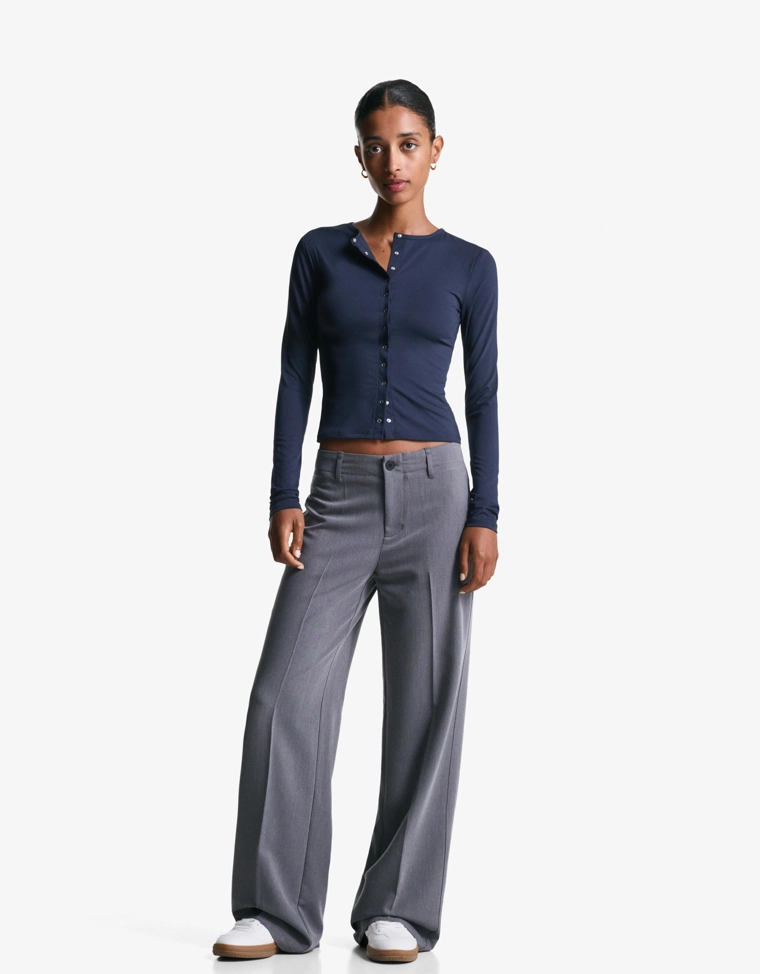 Футболка с длинными рукавами и пуговицами