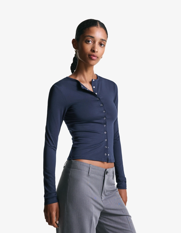 Футболка с длинными рукавами и пуговицами