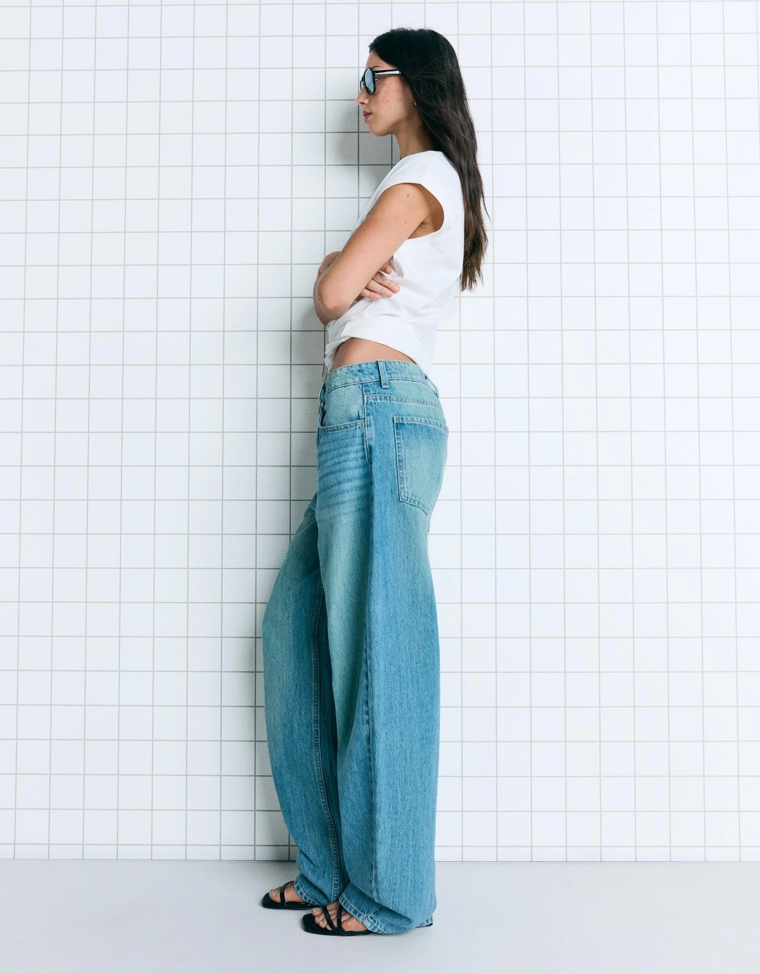 Джинсы barrel с широкими штанинами