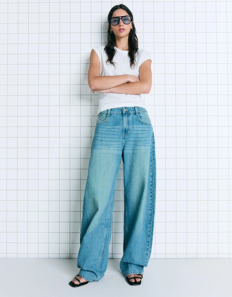 Джинсы barrel с широкими штанинами