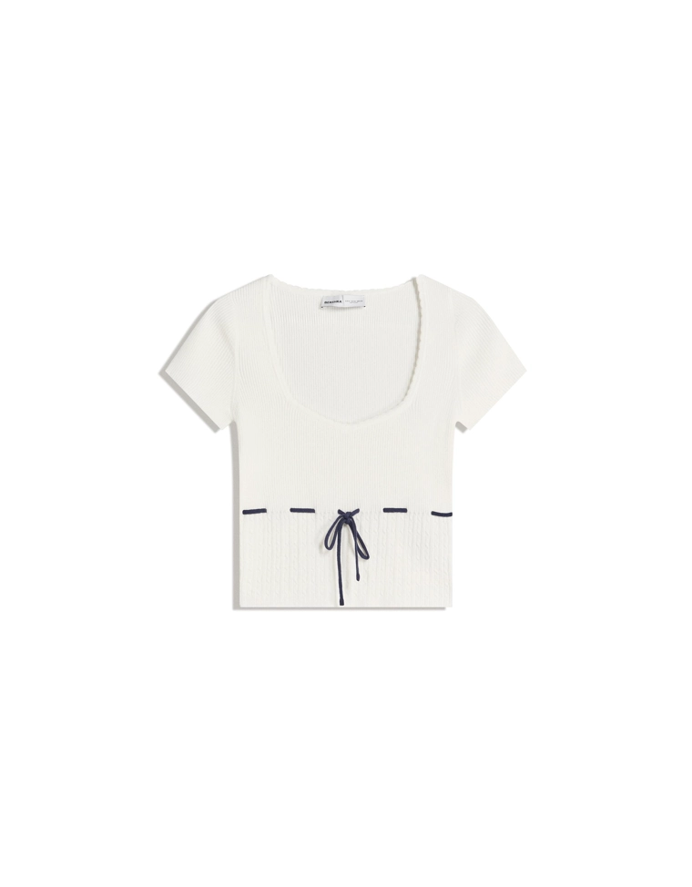 Свитер с короткими рукавами, узором «косы» и завязками