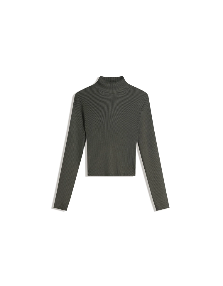 Свитер в рубчик с высоким воротником