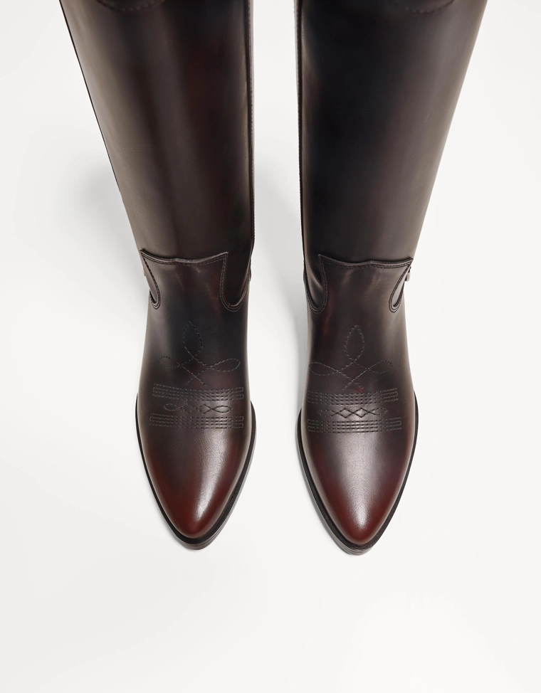 Сапоги в ковбойском стиле на низком каблуке