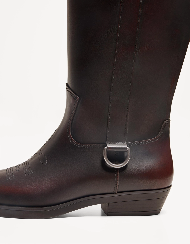 Сапоги в ковбойском стиле на низком каблуке