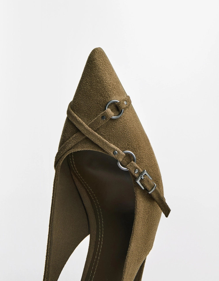 Туфли на среднем тонком каблуке с ремешками и пряжкой