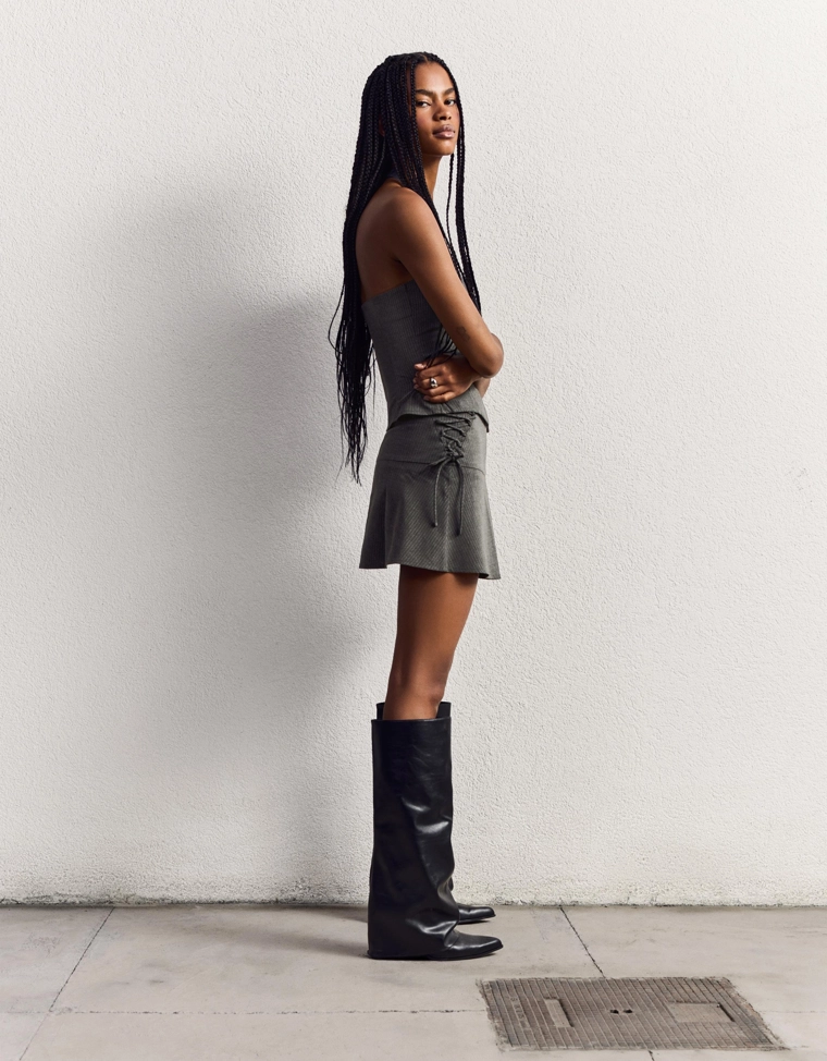 Топ из бенгалина с горловиной халтер